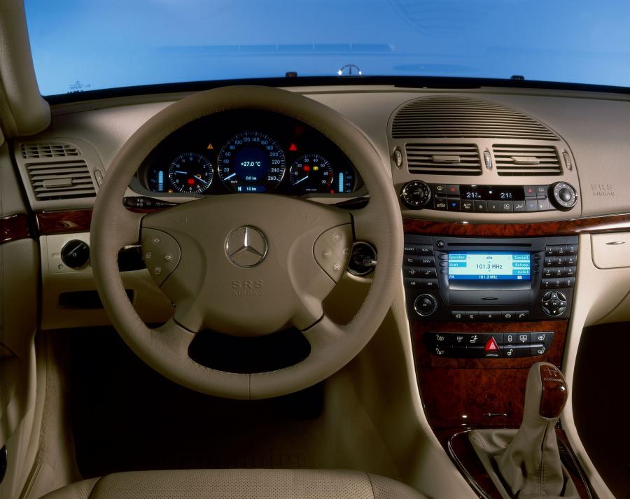  Mercedes-Benz E-Class 2002 года  (фото 351 из 448)